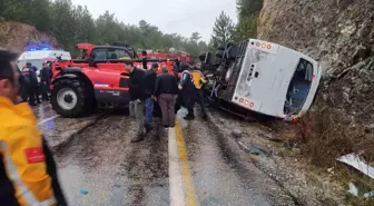 Bursa'da taziye otobüsü ile otomobil çarpıştı: 1 ölü, 5 yaralı