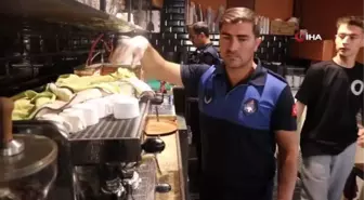 Zabıta ekipleri kafeleri denetliyor
