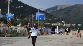4. İnebolu İstiklal Yolu Şerife Bacı Yarı Maratonu yapıldı