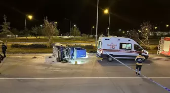 Erzurum'da Refüje Çarparak Devrilen Araçta Bir Kişi Öldü, 7 Kişi Yaralandı