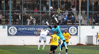 İzmirspor, Alaçatıspor'u 4-0 mağlup etti