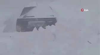 Karda mahsur kaldılar: 4 kişi ölümden döndü