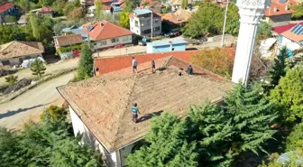 Isparta Belediyesi Körküler köyündeki caminin çatısını yeniledi