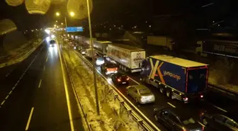 Çerkeş'te Kar Yağışı ve Buzlanma Nedeniyle D100 Yolu Ulaşıma Kapandı