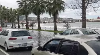 Dev dalgalar, Karadeniz Sahil Yolu'na ulaştı