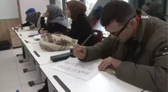 Kütahya'da 'Hüsn-i Hat Kursu'na ilgi yoğun