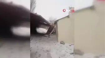Şiddetli rüzgar caminin çatısını uçurdu