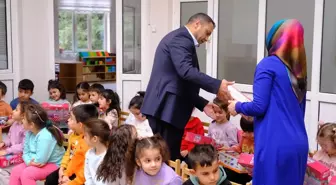 Sorgun Belediye Başkan Ekinci, çocuklara oyuncak hediye etti