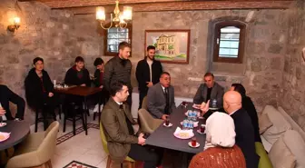 Trabzonspor Teknik Direktörü Abdullah Avcı, Ortahisar Belediye Başkanı Ahmet Metin Genç'i ziyaret etti
