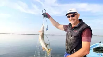Mustafakemalpaşa Belediye Başkanı Mehmet Kanar, balıkçının hayatını kısa film haline getirdi