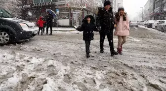 Ardahan'da Olumsuz Hava Koşulları Nedeniyle Eğitime Ara Verildi