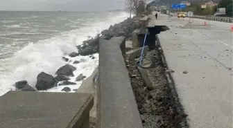 Fırtına Karadeniz Sahil Yolu'nda Hasara Yol Açtı