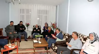 Kars Valisi ve Belediye Başkan Vekili Polat'tan şehit ailelerine ziyaret