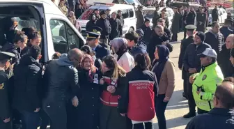 Şehit Üsteğmen Abdullah Köse yaşadığı evin karşısına defnedildi