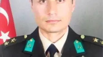Şehit Üsteğmen Abdullah Köse yaşadığı evin karşısına defnedildi