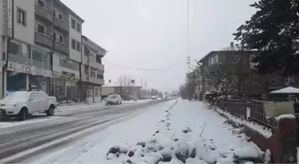 İmranlı'da Kar Yağışı: Bölge Beyaza Büründü