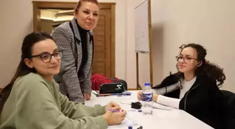 Safranbolu Belediye Başkanı Elif Köse, mesleki teknik eğitim kursuna katılan kursiyerleri ziyaret etti