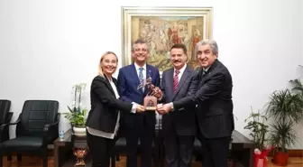 Atakum Belediye Başkanı Cemil Deveci, CHP Genel Başkanı Özgür Özel'e ziyaret gerçekleştirdi