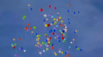Gazzeli çocuklar için gökyüzüne balon bırakıldı