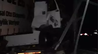 Isparta'da tır ile kamyonet çarpışması: 1 ölü, 1 yaralı