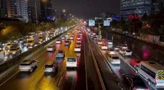 İstanbul'da Yağış Nedeniyle Trafik Yoğunluğu Oluştu