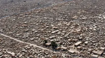 Uzaktan şehir gibi görünse de 6 milyon insanın bulunduğu bir mezarlık: Al-Salam Vadisi