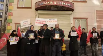 Diyarbakır'da terör örgütü PKK'ya götürülen çocuklar için evlat nöbeti sürüyor