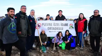 Türkiye Diyanet Vakfı Eskişehir Şubesi Hatıra Ormanı'na 500 Çam Fidanı Dikildi