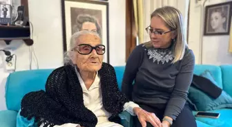 108 yaşındaki Sabiha Özar, AK Parti İzmir Milletvekili Ceyda Bölünmez Çankırı tarafından ziyaret edildi