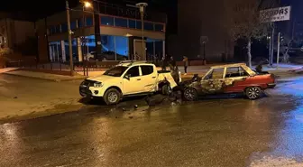 Amasya'da pikap ile otomobil çarpıştı, 4 kişi yaralandı