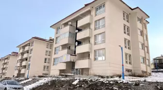 Ardahan'da Lojmanın 4. Katından Düşen Kadın Hayatını Kaybetti