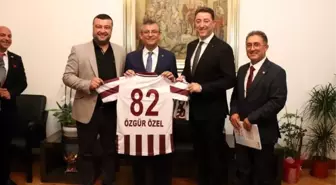 Bandırma Belediye Başkanı Tolga Tosun, CHP Genel Başkanı Özgür Özel'i ziyaret etti