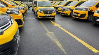 İstanbul'da 8+1 taksiye dönüşen minibüsler mağdur ediyor