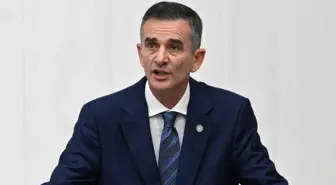 İYİ Partili Ümit Dikbayır'dan çok konuşulacak sözler: Partiden atılmış bir kızın genel başkanlık katında birisiyle ilişkisi vardı