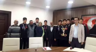 Bozyazı Anadolu Lisesi Voleybol Takımı Kaymakamı Tarafından Kabul Edildi