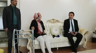 Kayseri'de trafik kazasında yaralanan öğretmene meslektaşlarından ziyaret