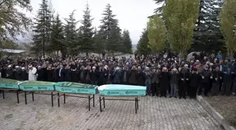 Ankara'da komşu cinayeti: 2'si çocuk 5 kişi son yolculuğuna uğurlandı