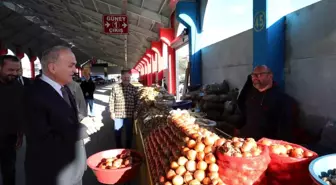 Düzce Belediye Başkanı Faruk Özlü, Merkez Pazaryeri'ni ziyaret etti