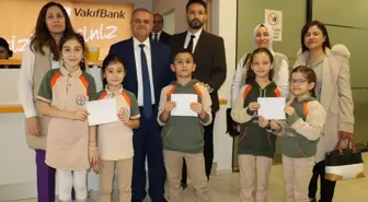 Amasya'da İlkokul Öğrencileri Öğretmenler Günü'nde Filistin'e Yardım Etti