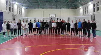 Armutlu'da Cumhuriyet'in 100. yılı voleybol turnuvası düzenlendi