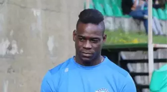 Adana Demirspor'un İtalyan golcüsü Mario Balotelli trafik kazası geçirdi