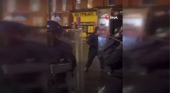 İrlanda'da bıçaklı saldırı sonrası sokaklar savaş alanına döndü