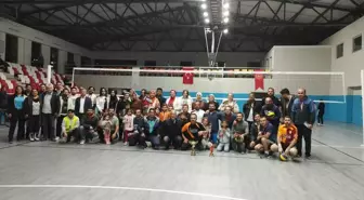 Çağlayancerit'te Öğretmenler Günü Voleybol Turnuvası