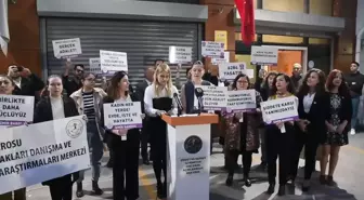 İzmir Barosu'ndan 25 Kasım Kadına Yönelik Şiddetle Mücadele Günü Açıklaması: ''Haksızlığa Uğrayan Tek Bir Kadın Dahi Kalmayana Dek Direneceğiz'