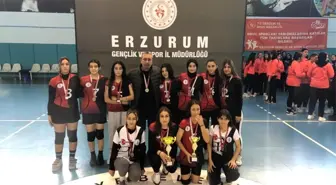 Oltu İbni Sina Mesleki ve Teknik Anadolu Lisesi Genç Kızlar Hentbol Takımı İl Birincisi Oldu