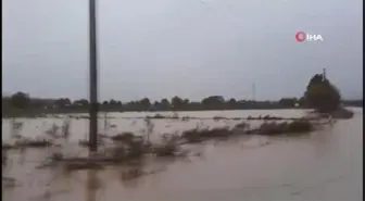 Çanakkale'de sağanak yağış sonucu 4 ev su altında kaldı