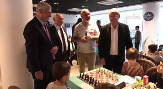Karabağlar Belediyesi Başöğretmen Atatürk Satranç Turnuvası Başladı