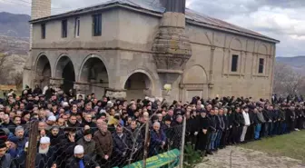 Giresun'da trafik kazasında hayatını kaybeden çift aynı mezarlıkta toprağa verildi