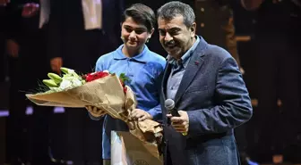 MEB Cumhuriyet'e Doğru Tiyatro Oyununu İlk Kez Ankara'da Sergiledi