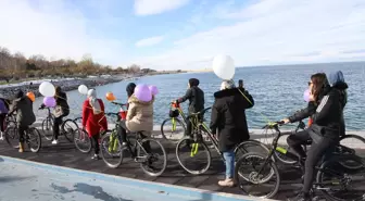 Vanlı kadınlar Gazze'de ölen kadınlar için gökyüzüne balon bıraktı